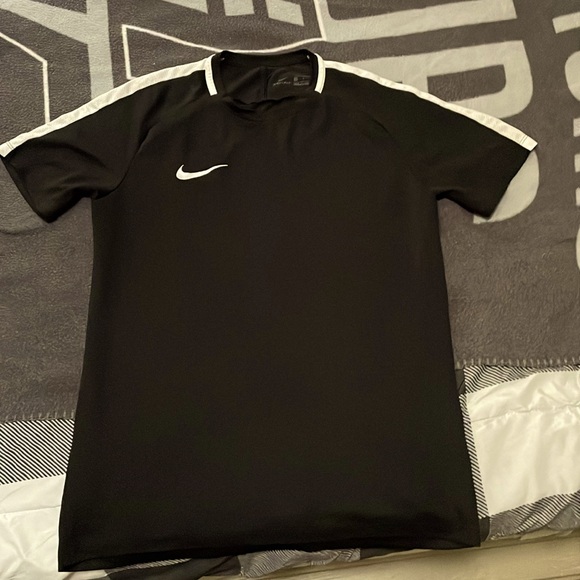 Nike soccer training top - Picture 1 of 3